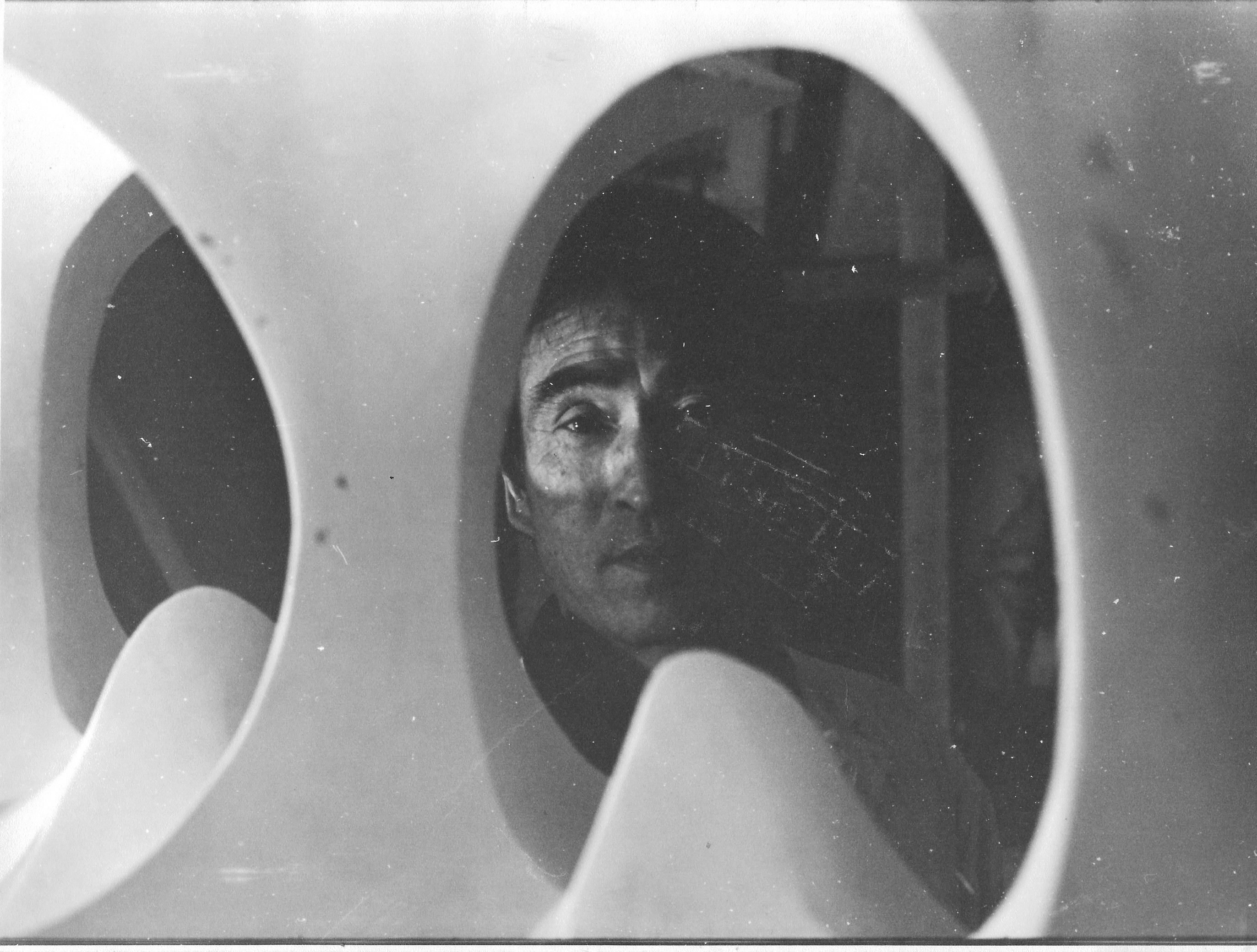 John Craven né Conte, MOON SHIN Portait dans sculpture blanche John Craven né Conte, MOON SHIN Portait dans sculpture blanche
