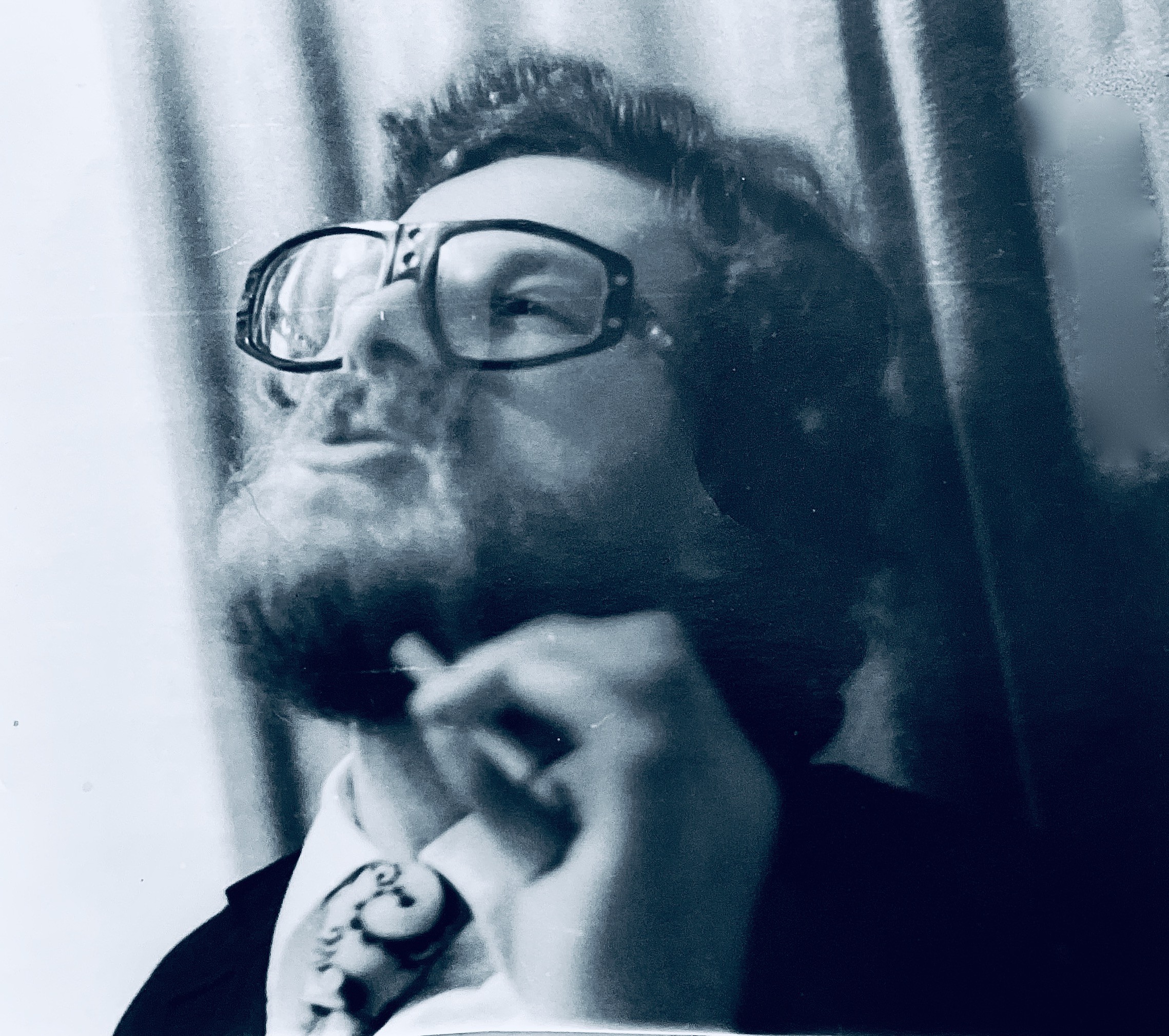 Florian Hunger-Pegof, Autoportrait 1972 Hunger Pegof à la cigarette Florian Hunger-Pegof, Autoportrait 1972 Hunger Pegof à la cigarette