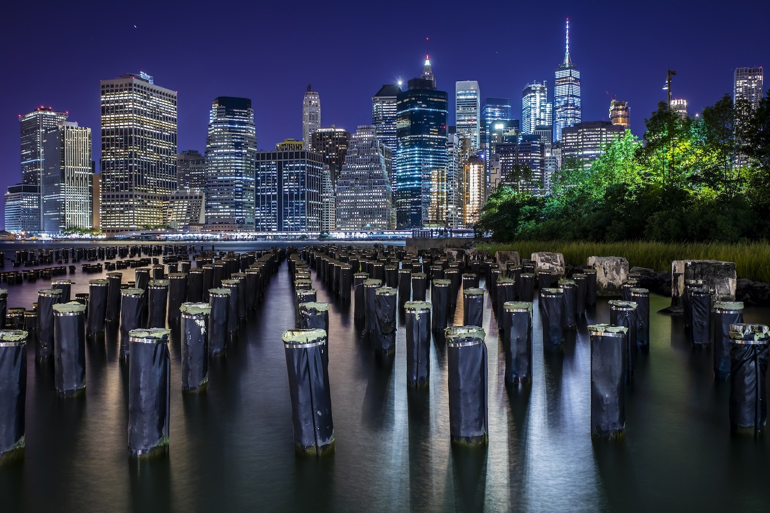 Gauthier Bouret, Éclats de Manhattan: Entre magie nocturne et vestiges maritimes Gauthier Bouret, Éclats de Manhattan: Entre magie nocturne et vestiges maritimes