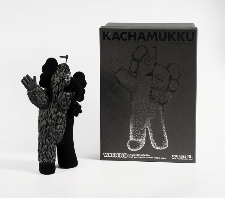 KAWS KACHAMUKKU Vinyl Figure Black | Hype Clothinga