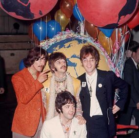 Fotografien, The Beatles Posing with Balloons, "Our World" Satellite Broadcast Press Event, EMI Studios, London, Glen Craig