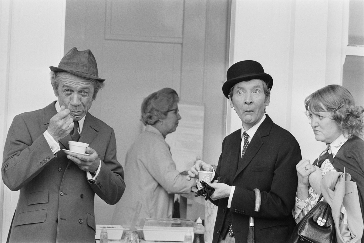 Larry Ellis, Carry On Tea Break Larry Ellis, Carry On Tea Break