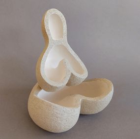 Skulpturen, Vessel of sensations. Figure of a meditating woman., Sve Gri