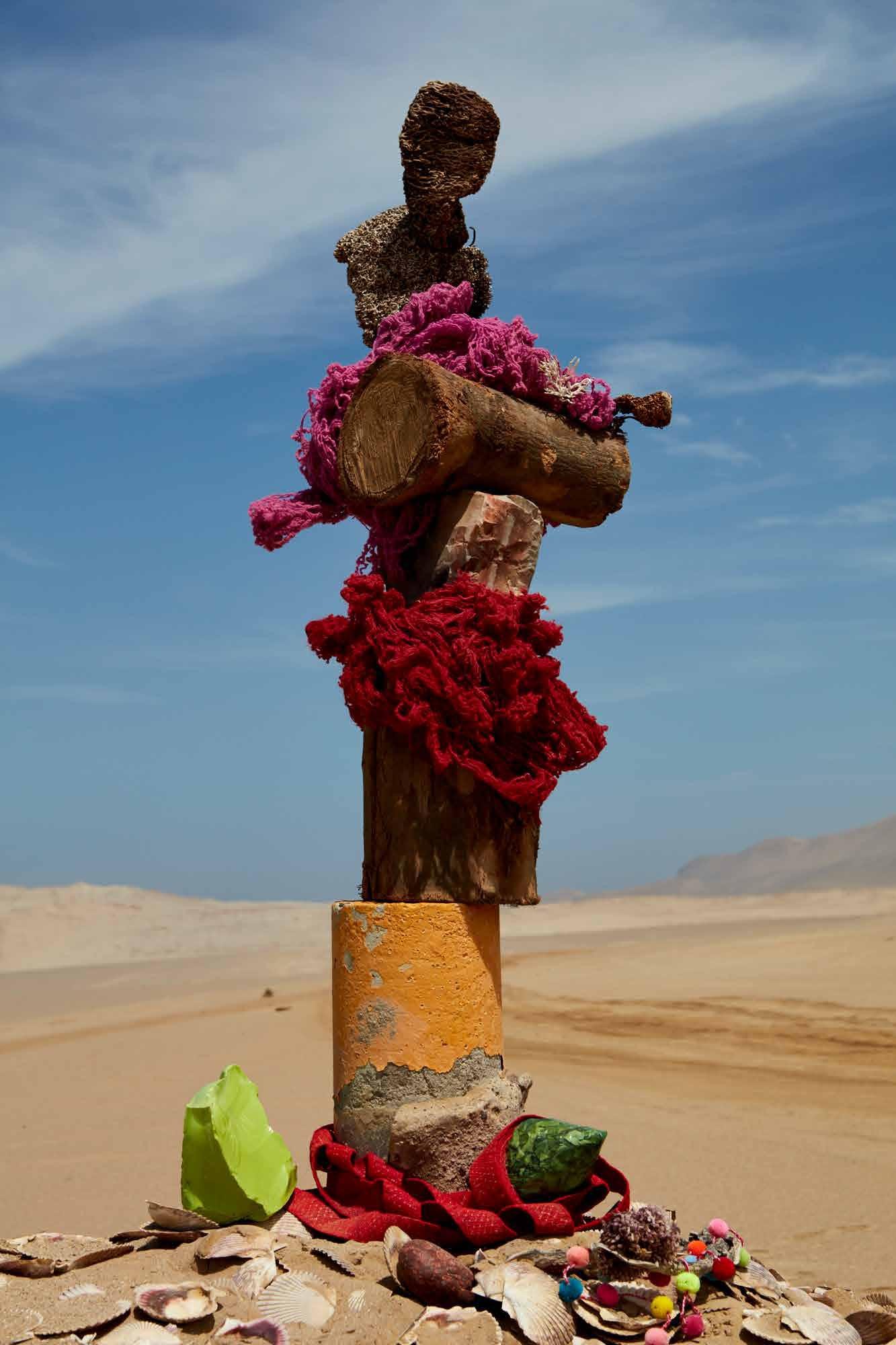 Lorenzo Vitturi, Green Cotisso, Eucaliptus Wood, Coca leaves & Abanicos in Paracas Lorenzo Vitturi, Green Cotisso, Eucaliptus Wood, Coca leaves & Abanicos in Paracas