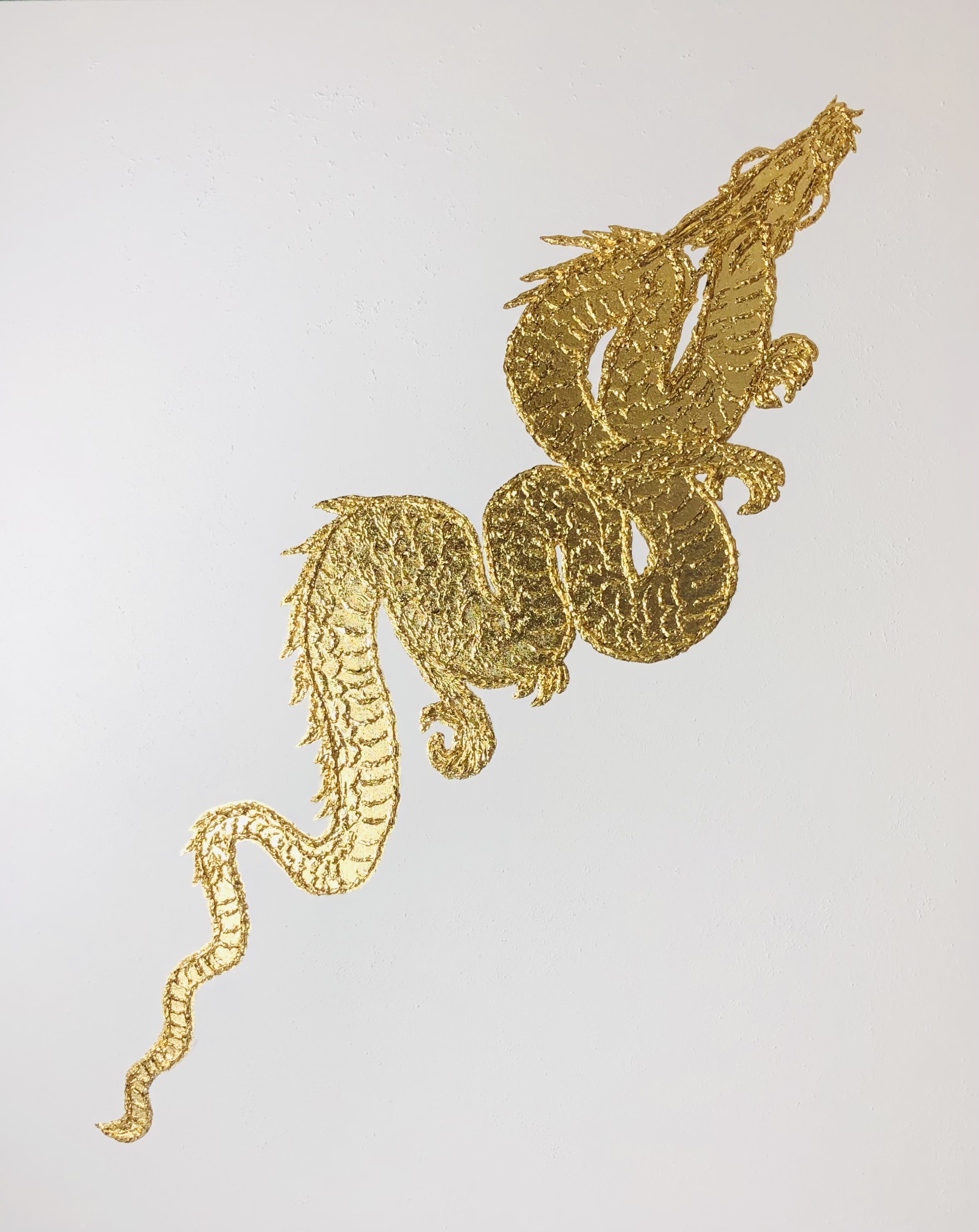 Nataliia Krykun, Golden dragon on white - 3D plaster, gold leafing, minimalistic Nataliia Krykun, Golden dragon on white - 3D plaster, gold leafing, minimalistic
