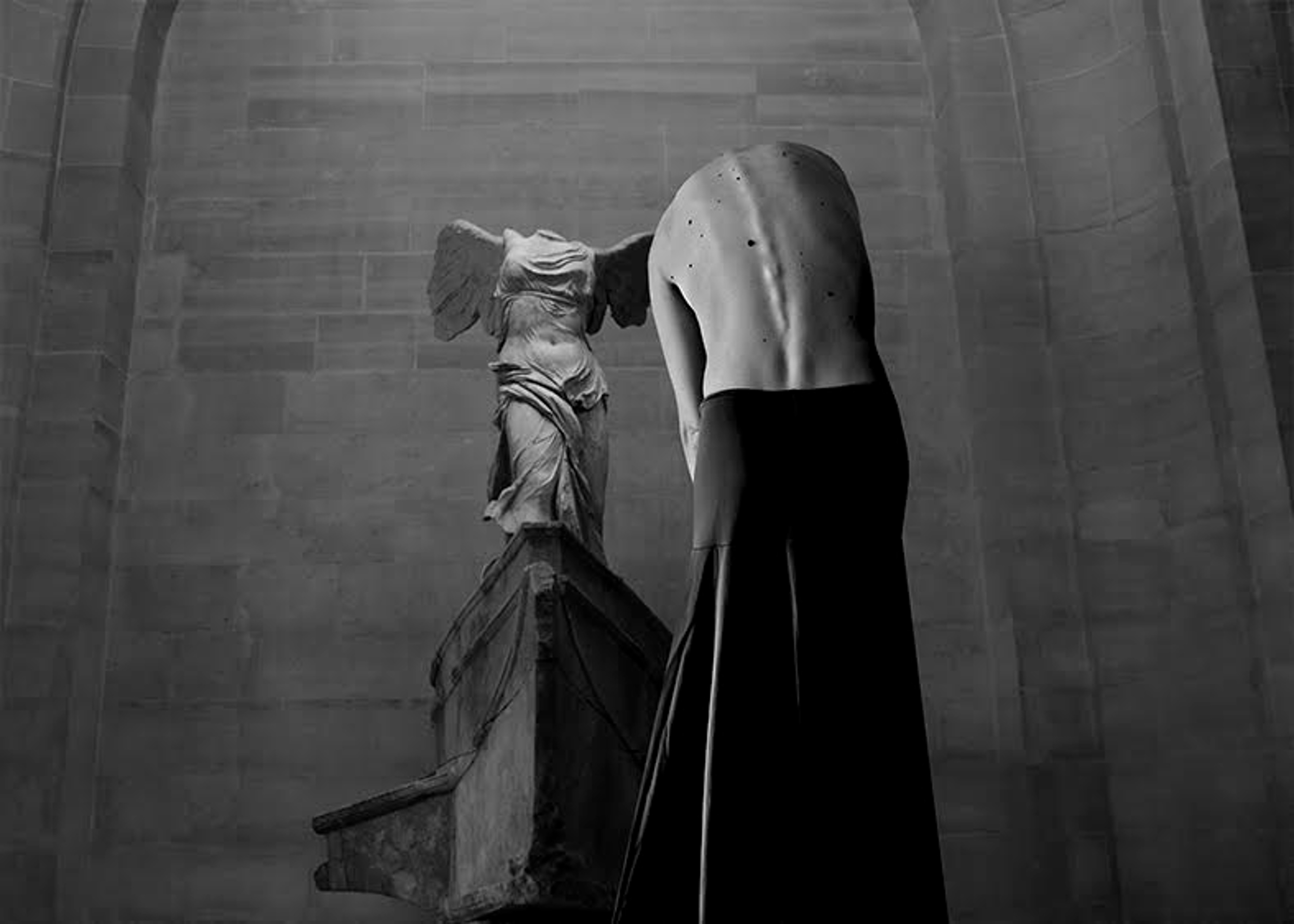 Chiara Mazzocchi, Nike, Louvre, Selfportrait. Chiara Mazzocchi, Nike, Louvre, Selfportrait.