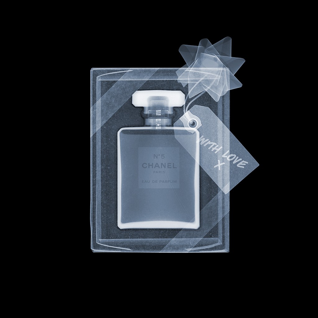 Nick Veasey, Chanel No.5 with Love Nick Veasey, Chanel No.5 with Love