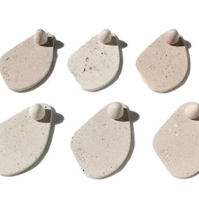 Diseño, Set of 6 Oyster shell Incenses Holder, WKND Lab
