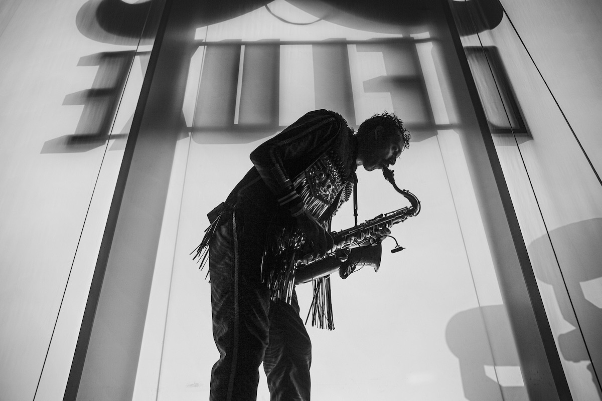 Lucas Perrigot, Pépé, une seconde avant - Festival Fête du Bruit - Saint Nolff - Concert du groupe Deluxe - série photo Noir et Blanc Lucas Perrigot, Pépé, une seconde avant - Festival Fête du Bruit - Saint Nolff - Concert du groupe Deluxe - série photo Noir et Blanc