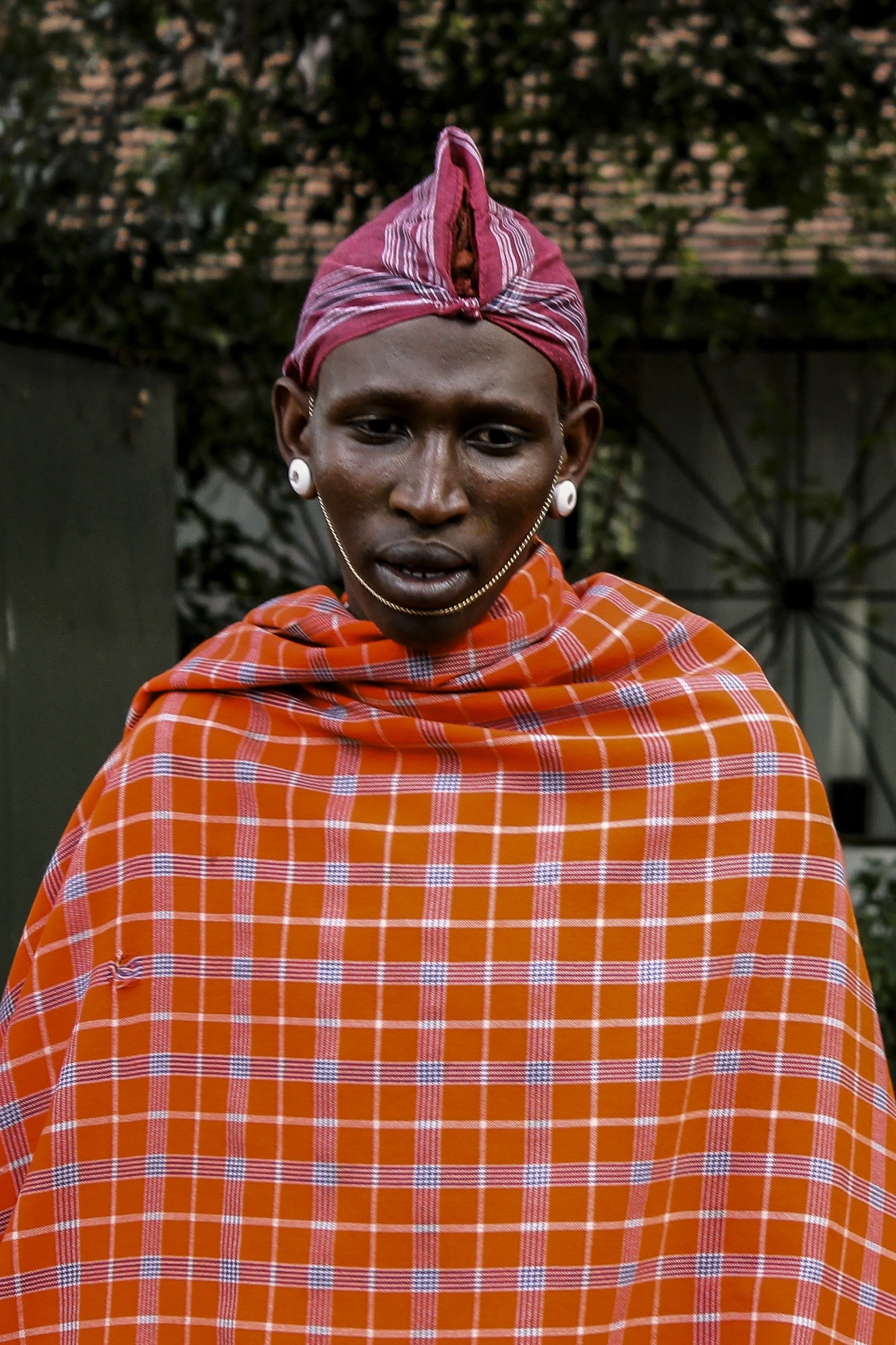 Christelle Yambayisa, L'homme en rouge, Kenya Christelle Yambayisa, L'homme en rouge, Kenya