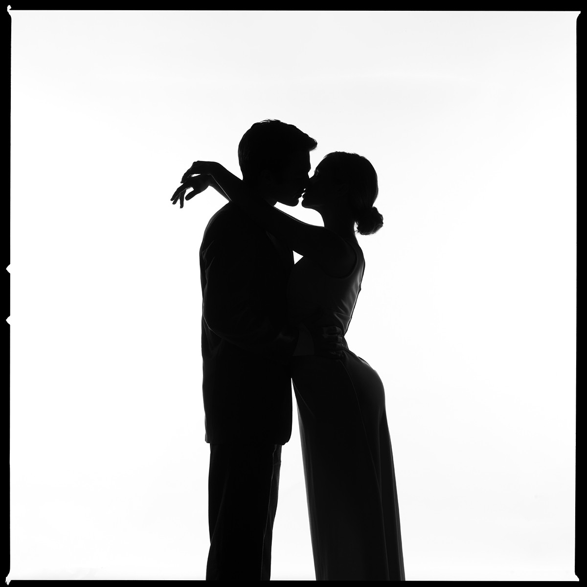 Tyler Shields, The Kiss Silhouette (M) Tyler Shields, The Kiss Silhouette (M)