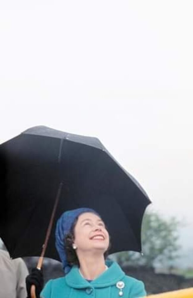 Eve Arnold, GB. The Midlands. Queen Elizabeth II. 1968 Eve Arnold, GB. The Midlands. Queen Elizabeth II. 1968