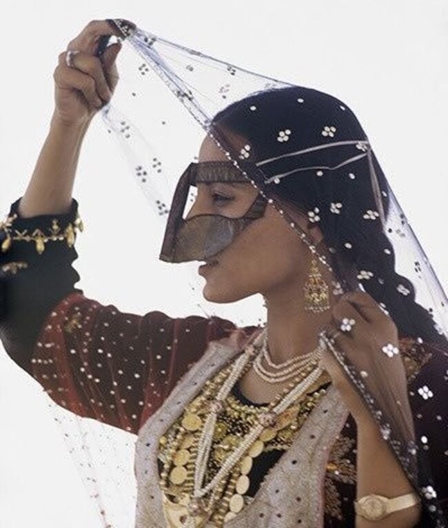 Eve Arnold, UAE. Dubai. Behind the Veil. Eve Arnold, UAE. Dubai. Behind the Veil.