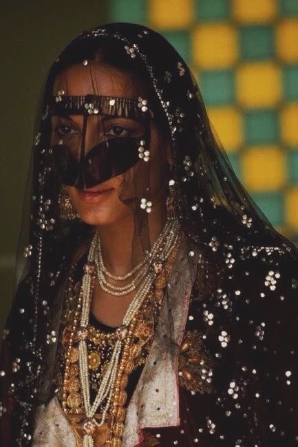 Eve Arnold, UAE. Dubai. Behind the Veil. II Eve Arnold, UAE. Dubai. Behind the Veil. II