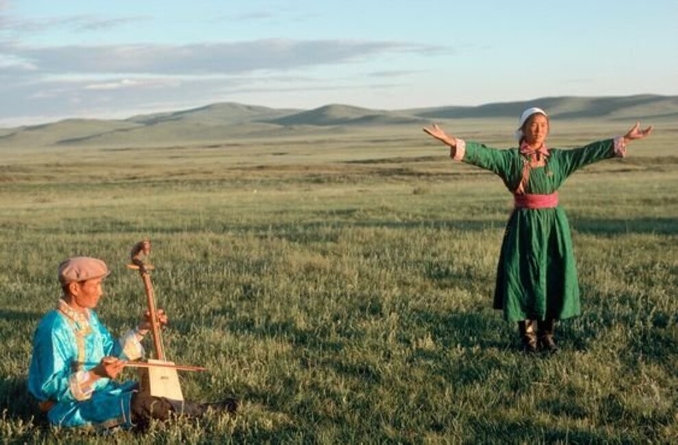 Eve Arnold, China. Inner Mongolia. Song at dusk Eve Arnold, China. Inner Mongolia. Song at dusk