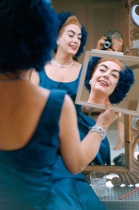 Eve Arnold, USA. Los Angeles. Joan CRAWFORD (USA), Actress. Eve Arnold, USA. Los Angeles. Joan CRAWFORD (USA), Actress.