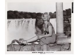 Photography, Marilyn Monroe in Niagara, Bruno Bernard
