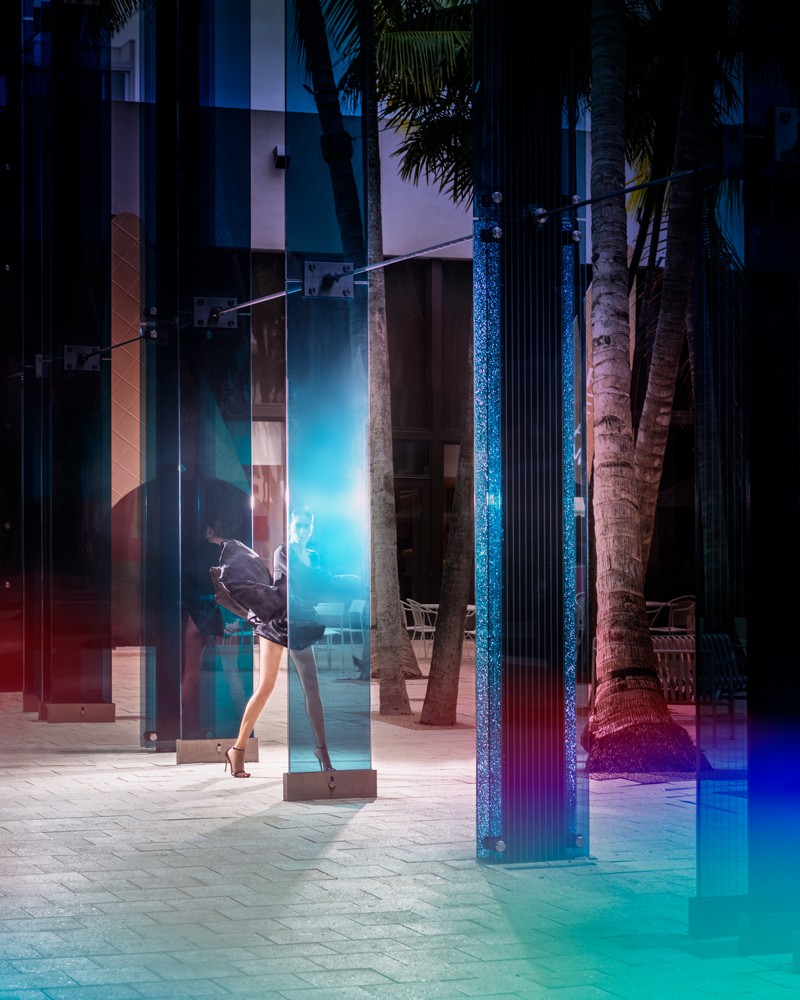 David Drebin, Twirling Beauty (Lightbox) David Drebin, Twirling Beauty (Lightbox)