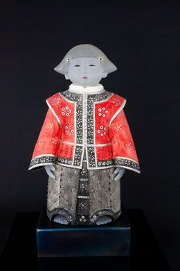 Escultura, Girl in Red, Vivian Wang