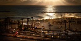 Fotografía, Girl In Tel Aviv (Lightbox), David Drebin
