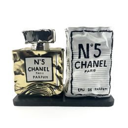 Skulpturen, Crushed Chanel No. 5 with White Box, Norman Gekko