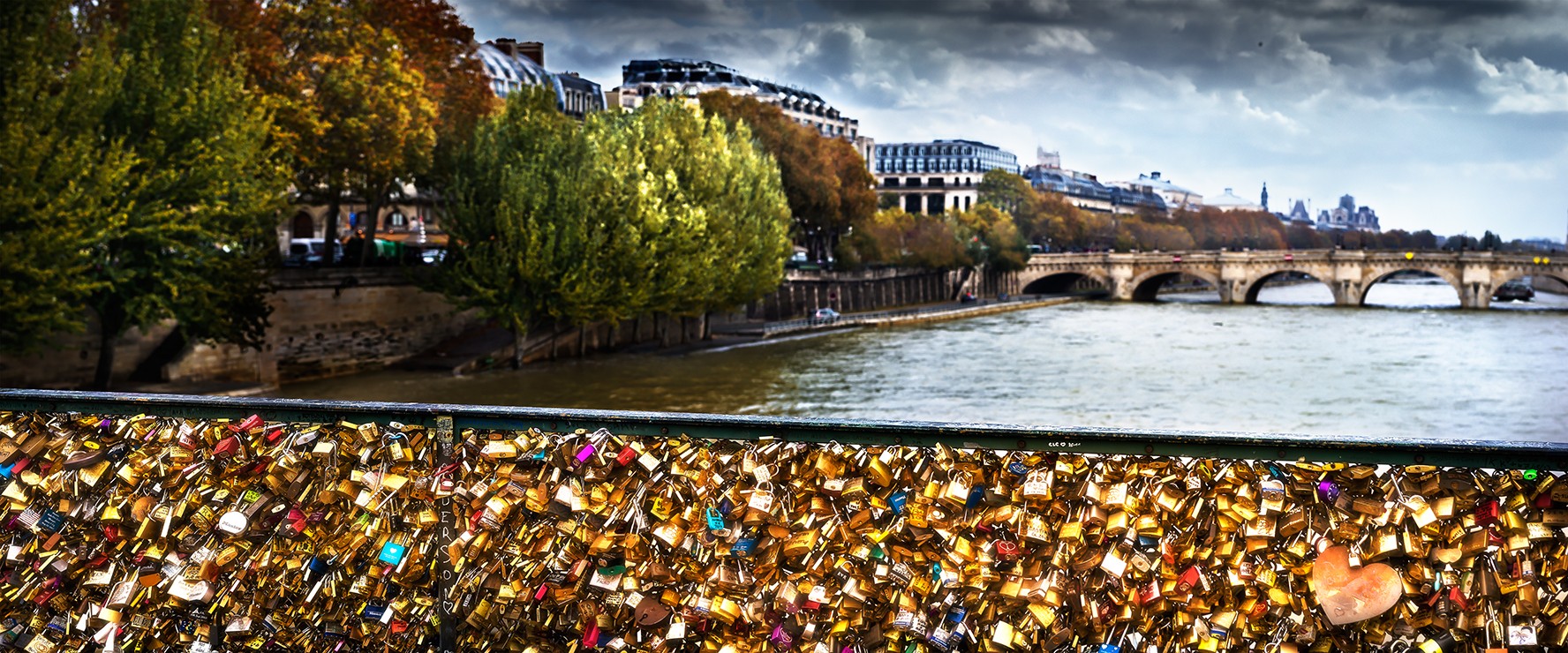 David Drebin, Lovers Bridge (Lightbox) David Drebin, Lovers Bridge (Lightbox)