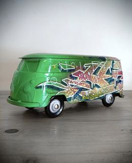 Escultura, Combi WV en métal vert taggé (4), Kesa Graffiti