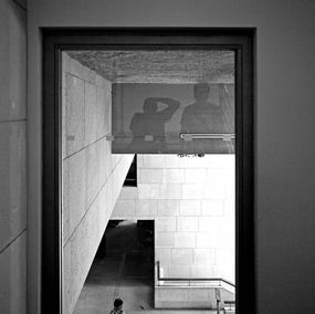 Photography, Fenêtres 013 - Deux ombres et un passant, Rodolfo Franchi