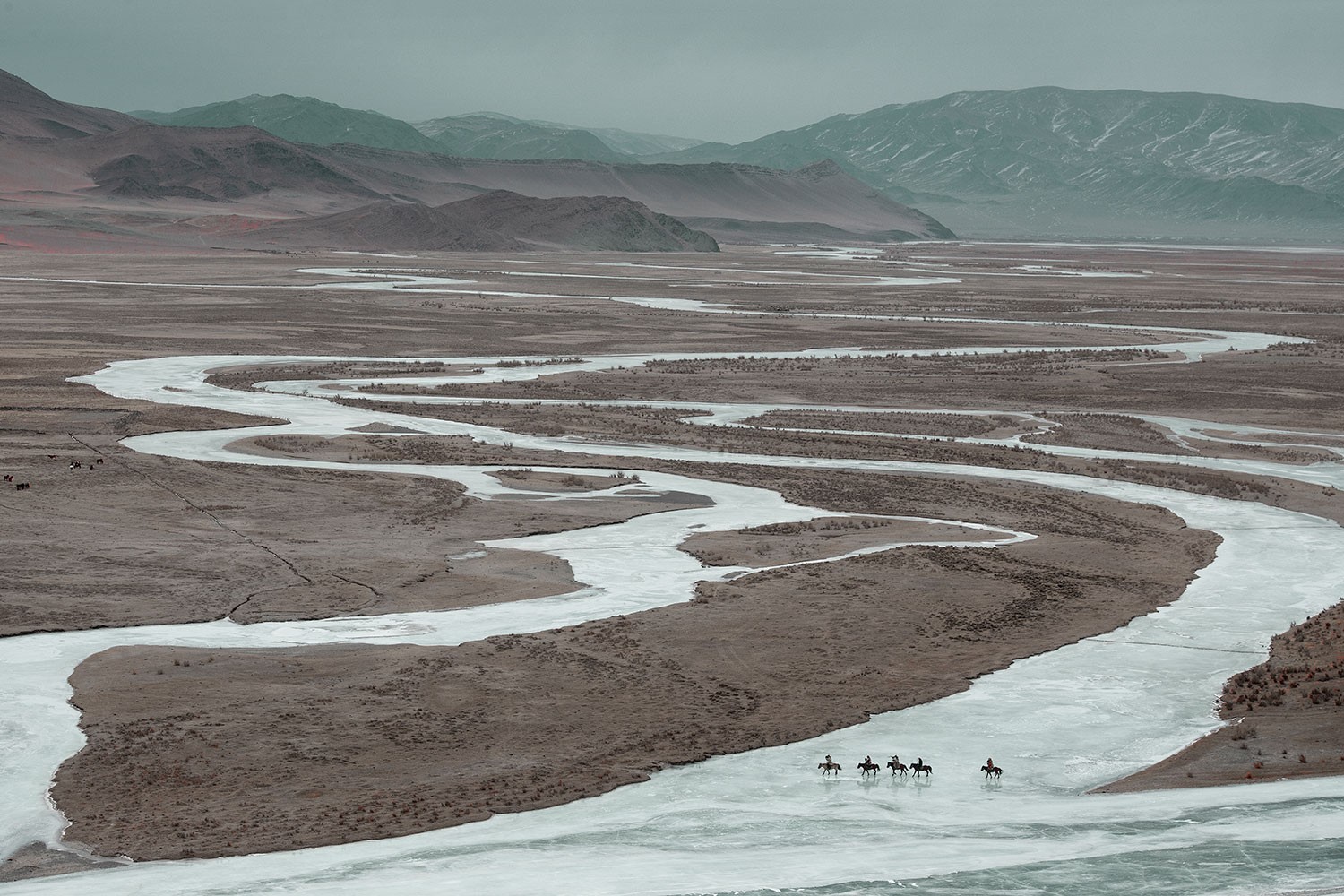 Jimmy Nelson, VI 24 // Kazakhs, Mongolia (S) Jimmy Nelson, VI 24 // Kazakhs, Mongolia (S)