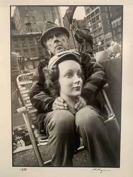 Photographie, Man Holding Woman Head, Ken Heyman