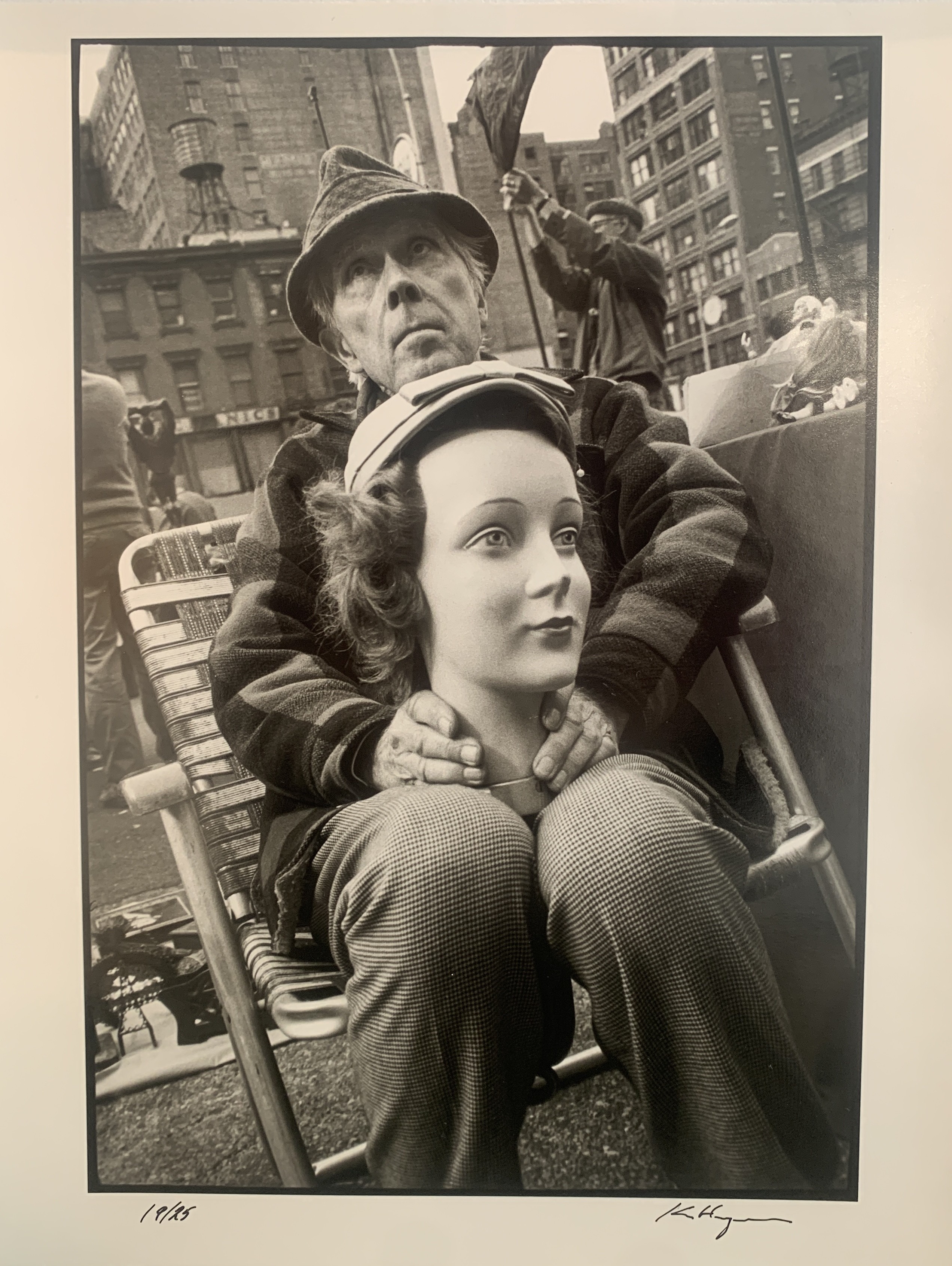 Ken Heyman, Man Holding Woman Head Ken Heyman, Man Holding Woman Head