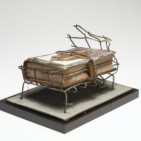 Sculpture, Bed assemblage 5, Ronald Gonzalez