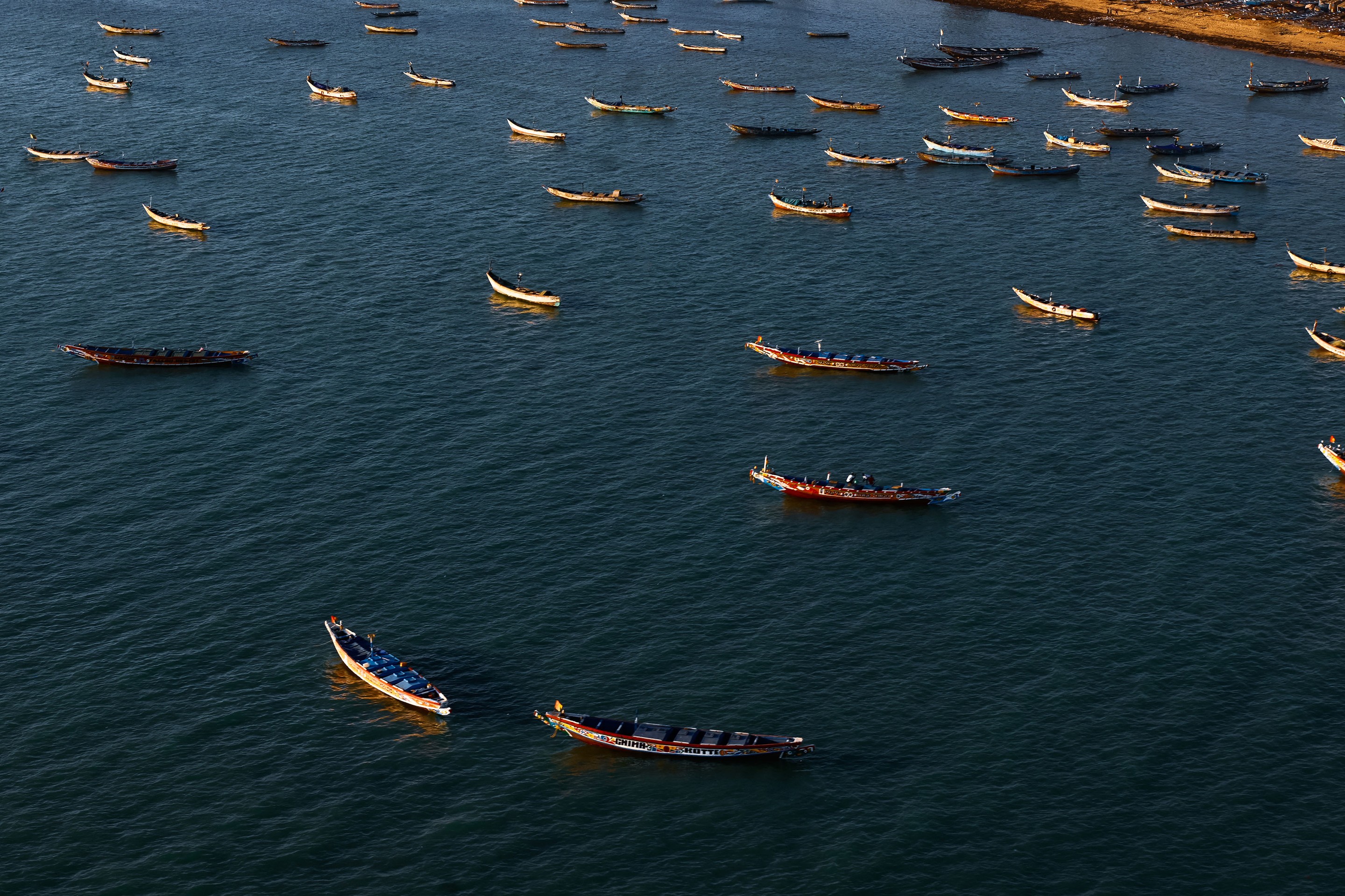 Dominique Leroy, Bateaux de pêcheurs dans le port de M'Bour. Sénégal. Afrique Dominique Leroy, Bateaux de pêcheurs dans le port de M'Bour. Sénégal. Afrique