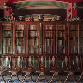 Photographie, Musical Chairs. From the Grand Interiors series, Celia Rogge