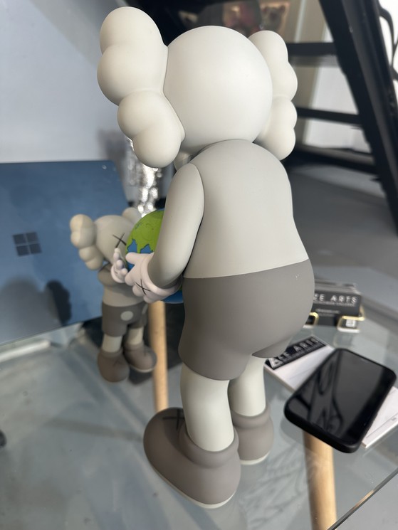 その他 KAWS THE PROMISE GREY KAWS - The Promise (grey) for Sale | Artspace