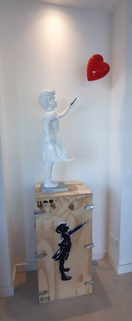 Skulpturen, Escape from the wall - White, Bob Tonic