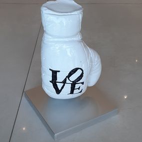 Sculpture, Love is not a fight - White, Bob Tonic