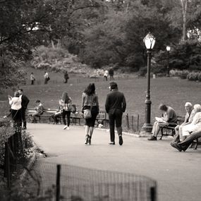 Photographie, A Couple Alone in Central Park, John Migicovsky