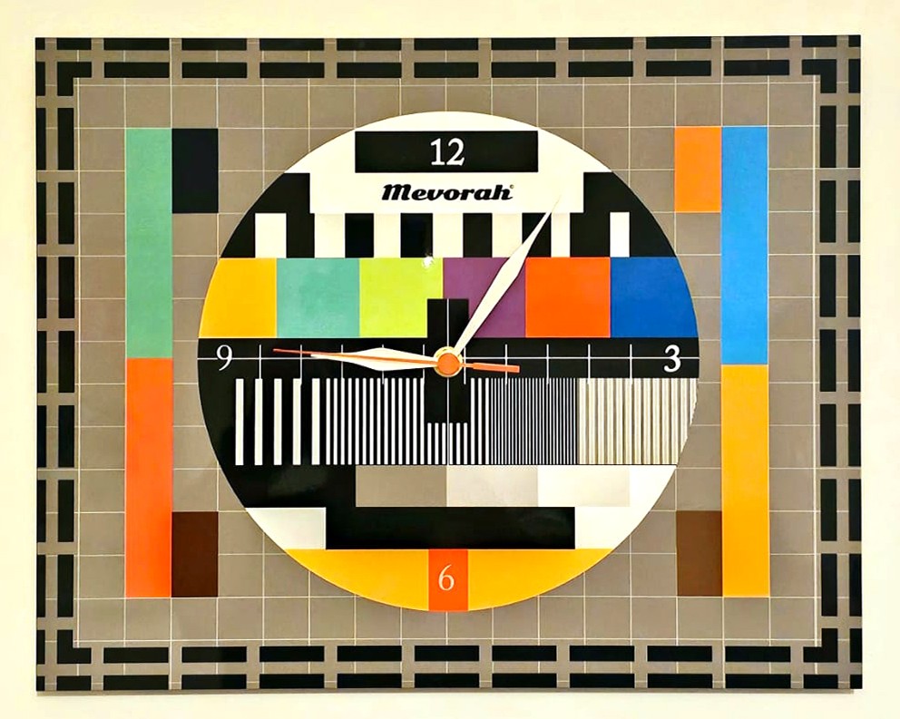 Itzik Mevorah, TV clock. The broadcasts are over Itzik Mevorah, TV clock. The broadcasts are over