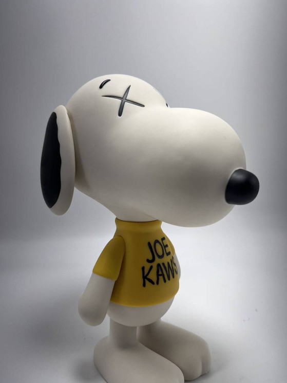 ▷ Kaws x Peanuts Joe Snoopy Vinyl Figure by Kaws, 2011