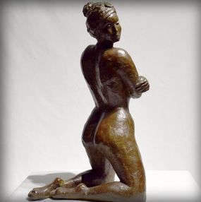 Sculpture, A genoux, Nita M