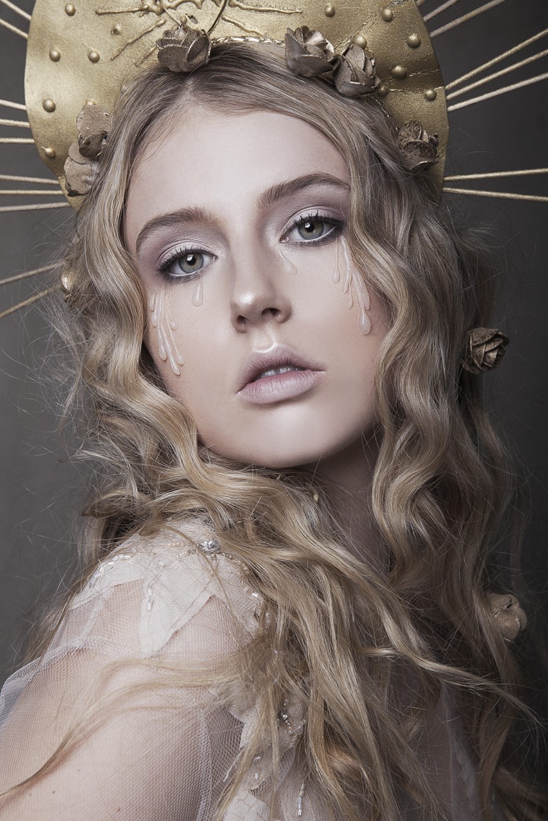 Mathilde Oscar, Madone aux larmes Mathilde Oscar, Madone aux larmes