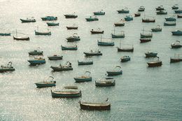 Fotografien, A Symphony of Boats and Sunlight, Arantza NT Photography