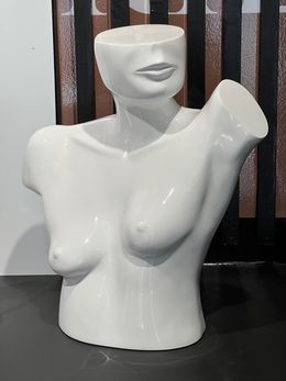 Sculpture, Pure Line, Dotty