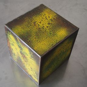 Sculpture, Yellow rusty cube, Veronique Hennebelle