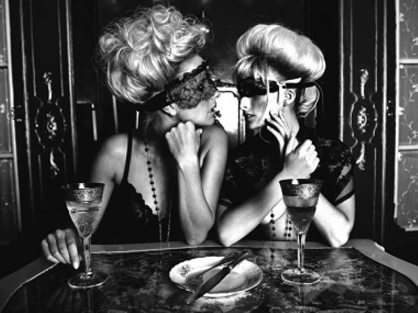 Jordi Gomez, Kissing ladies - Limited edition Jordi Gomez, Kissing ladies - Limited edition