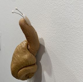 Sculpture, Series Snails whit French nails 1- Silk, wire, plastic, paint, latex, wood and clay, Lena Widmann