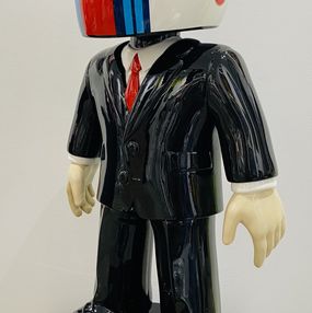 Sculpture, Business man Porsche Martini, Ian Philip