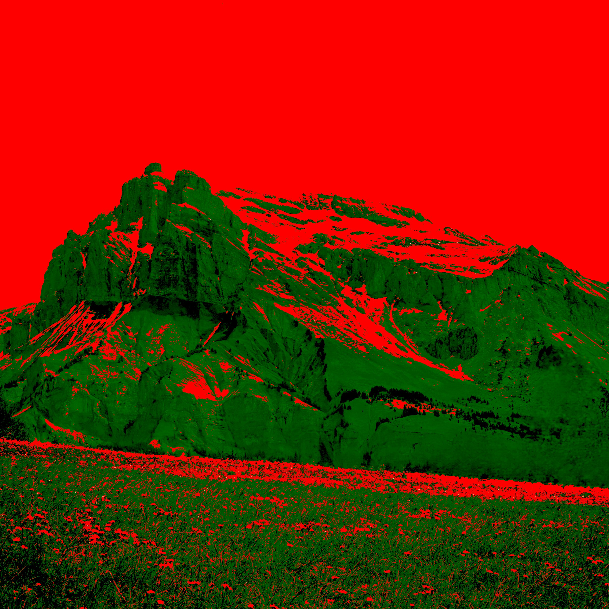 Adrianna MJW, Montagne rouge Adrianna MJW, Montagne rouge