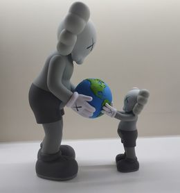 Design, The Promise - Grey, Kaws